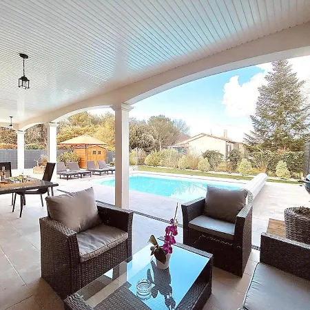 Classee 3 Etoiles Familiale Calme Et Nature Willa Etaules (Charente-Maritime)